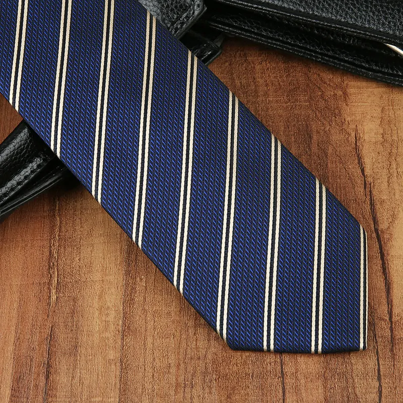 Navy blue tie, The classic tie.But to wear a Navy Blue Tie?